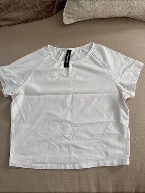 Alphalete Baby Tee - White -L
